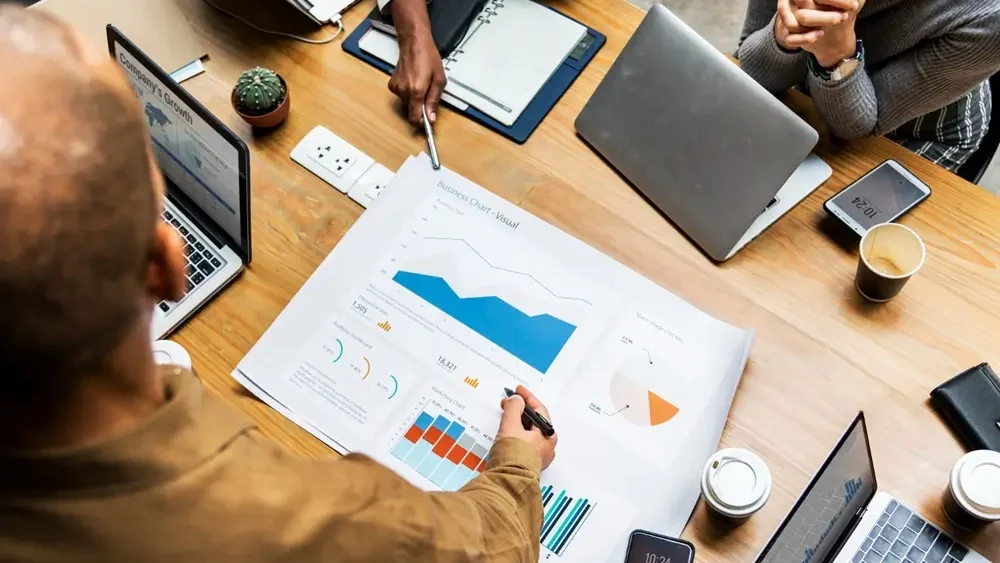 Marketing Digital vs Growth Marketing: Por Que Curtidas Não Pagam a Sua Folha de Pagamento 1 marketing digital vs growth marketing 3 edited